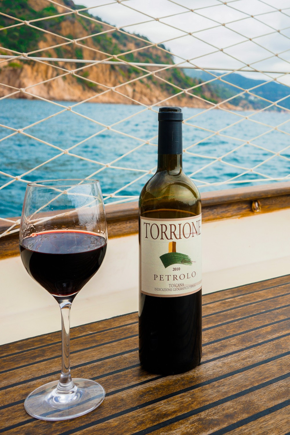 A sailing day with a bottle of Petrolo